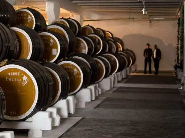 Горілка Кизлярка: опис виноградного напою, види і ціна за пляшку, відгуки, історія виникнення заводу і марки